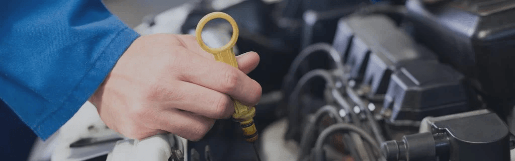 Verificare în compartimentul motor